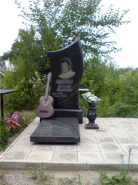 Памятник музыканту